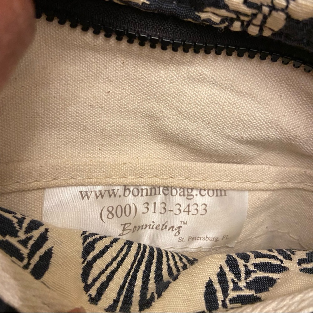 Bonnie Crossbody Nautical Sea Shell Print Blue and White Bag. - Picture 3 of 5